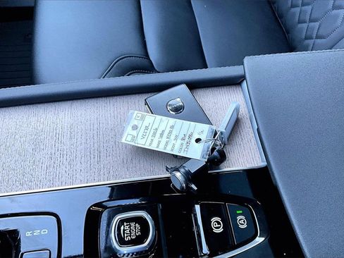 Certified 2026 Volvo XC90 B6 Plus w/ Protection Package Premier image 36