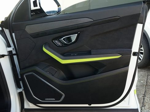 Used 2022 Lamborghini Urus Graphite Capsule image 28