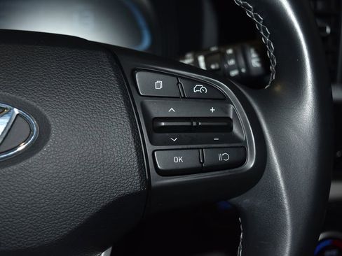 Used 2024 Hyundai Venue SEL image 9