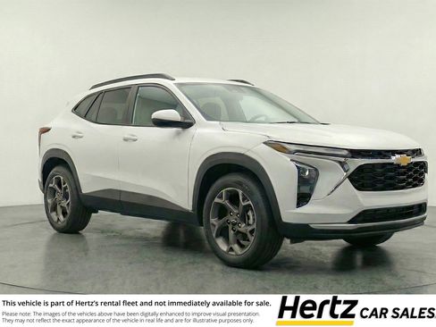 Used 2025 Chevrolet Trax LT FWD image 1