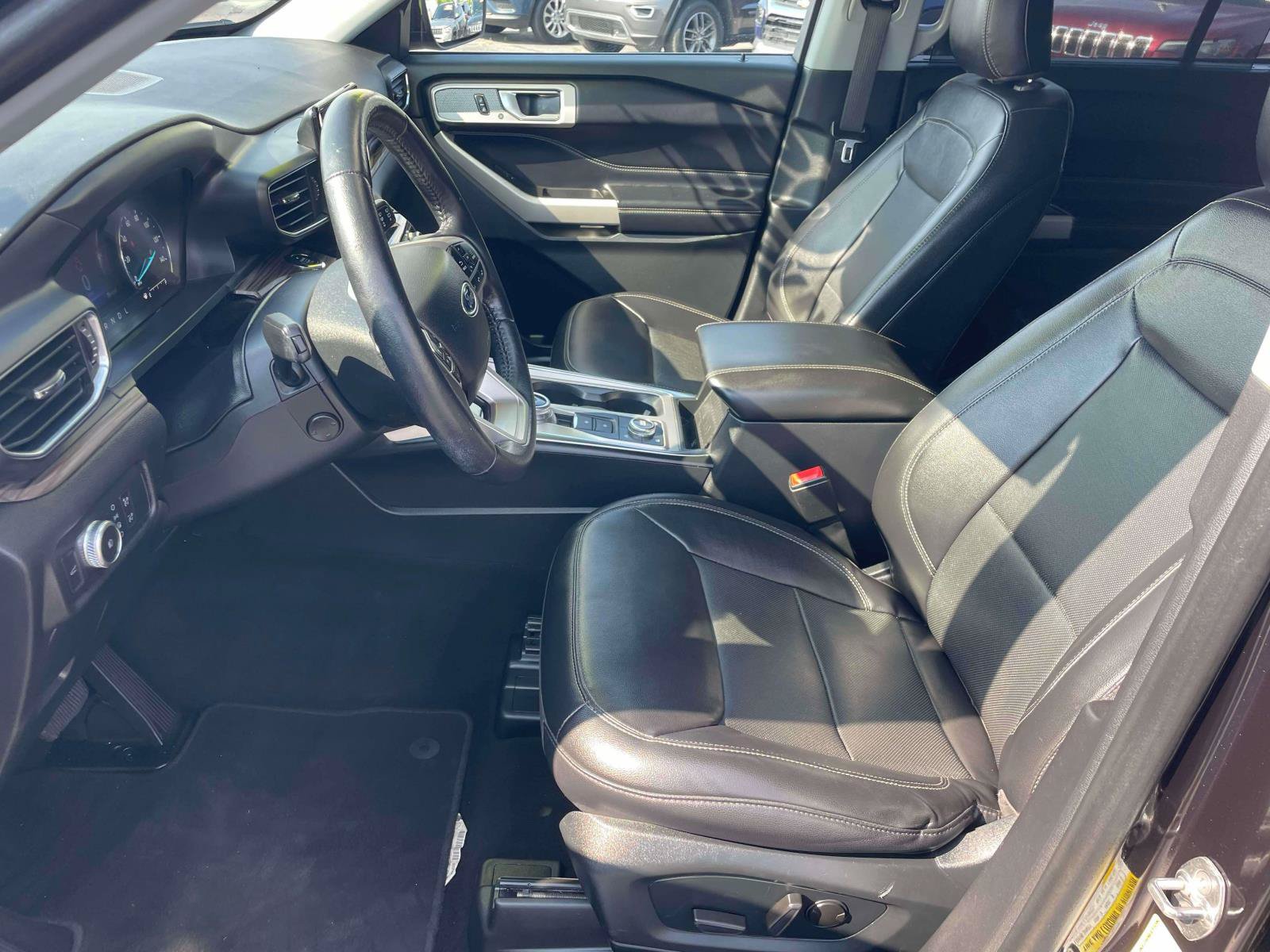 Used 2021 Ford Explorer Limited w/ Equipment Group 301A AWD/4WD image 12