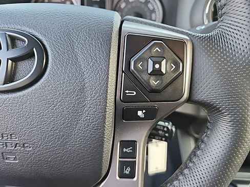 Used 2022 Toyota Tacoma SR5 AWD/4WD image 16