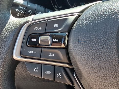 Used 2018 Honda Accord EX image 25