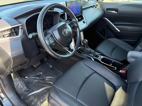 Used 2025 Toyota Corolla Cross XLE FWD image 12
