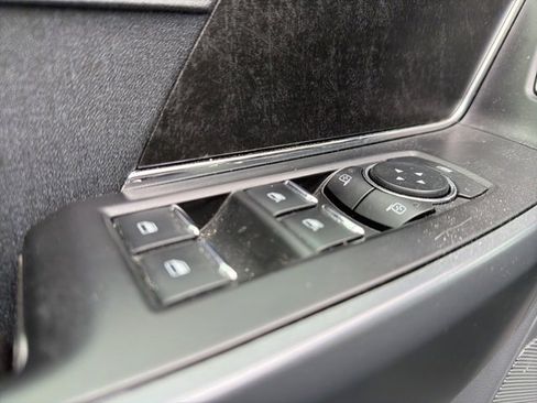 Used 2023 Ford F150 Lightning XLT image 11