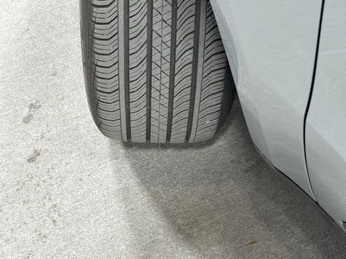 Certified 2023 Porsche Macan AWD/4WD image 42