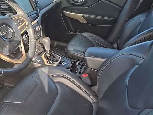 Used 2017 Jeep Cherokee High Altitude image 3