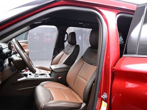 Used 2024 Ford Explorer King Ranch w/ Technology Package AWD/4WD image 9