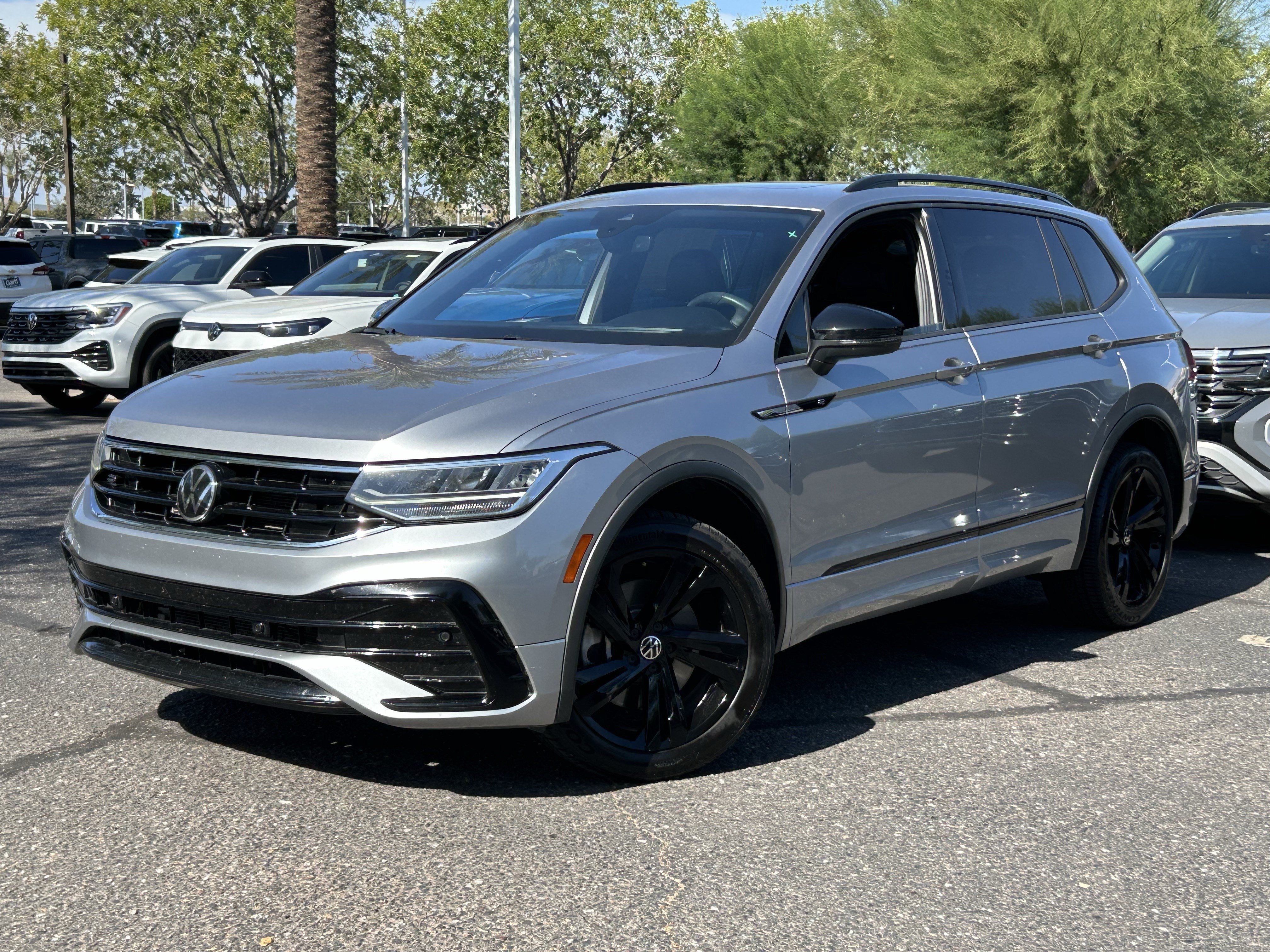 Used 2023 Volkswagen Tiguan SE R-Line FWD image 32