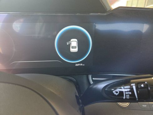 Used 2025 Hyundai Elantra SEL FWD image 2