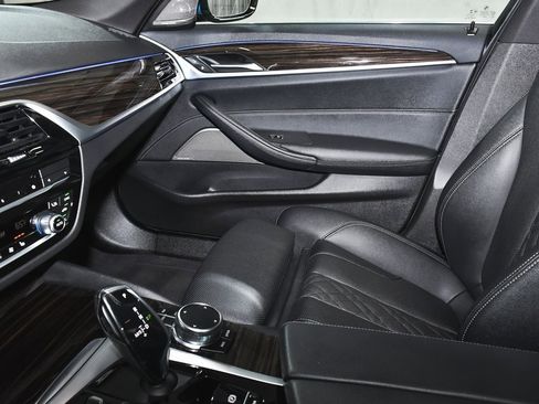 Used 2023 BMW 530i xDrive w/ Premium Package image 59