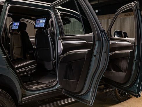 Used 2025 Cadillac Escalade V image 34