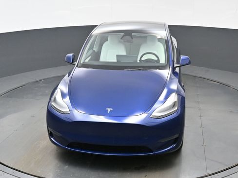 Used 2023 Tesla Model Y Long Range image 39
