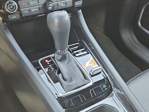 Used 2024 Jeep Compass Latitude image 20