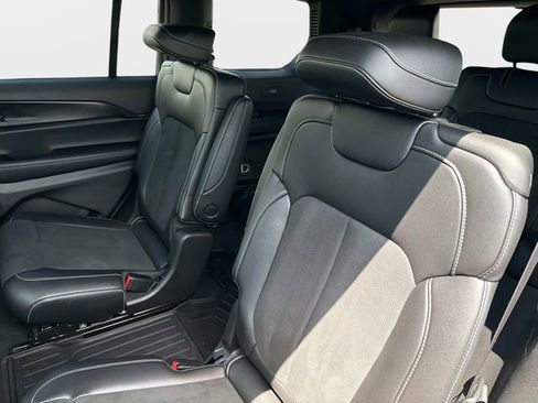 Used 2025 Jeep Grand Cherokee L Altitude image 12