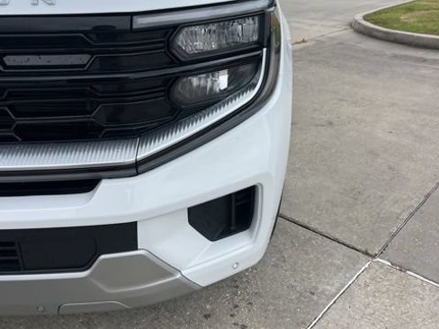 Used 2025 Ford Expedition Platinum AWD/4WD image 16
