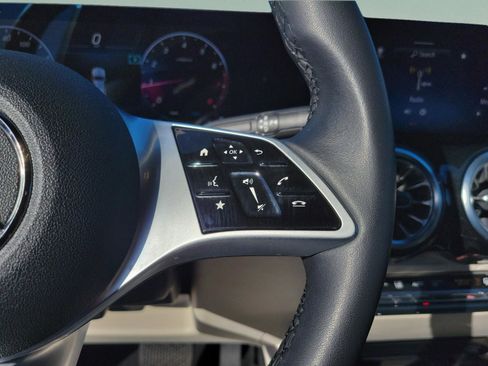 Certified 2025 Mercedes-Benz GLB 250 image 28