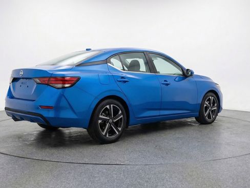 Used 2025 Nissan Sentra SV image 9