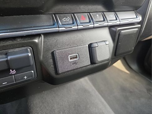 Used 2020 Chevrolet Silverado 1500 Custom w/ Custom Value Package RWD image 23