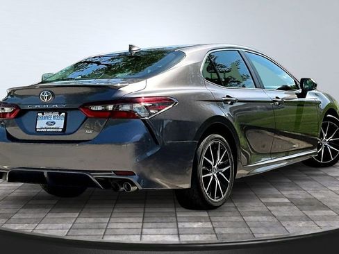 Used 2022 Toyota Camry SE FWD image 6