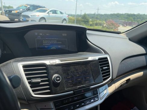 Used 2015 Honda Accord Touring image 19