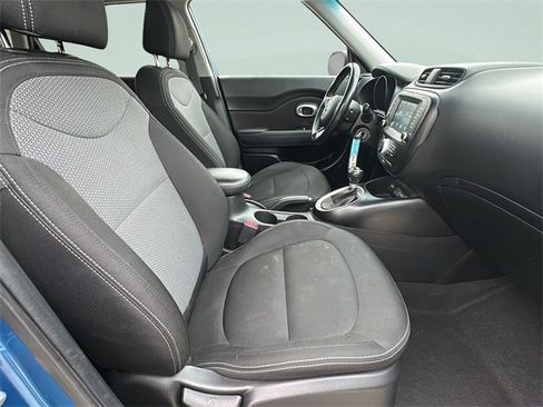 Used 2018 Kia Soul + image 17