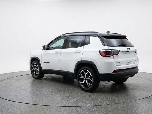 Used 2025 Jeep Compass Limited image 5