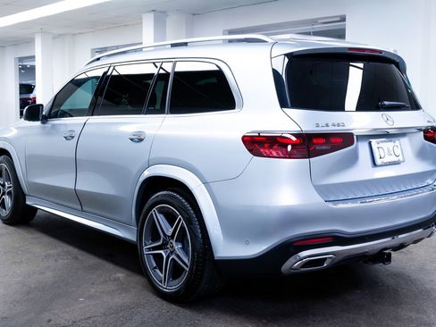 Used 2025 Mercedes-Benz GLS 450 4MATIC image 4