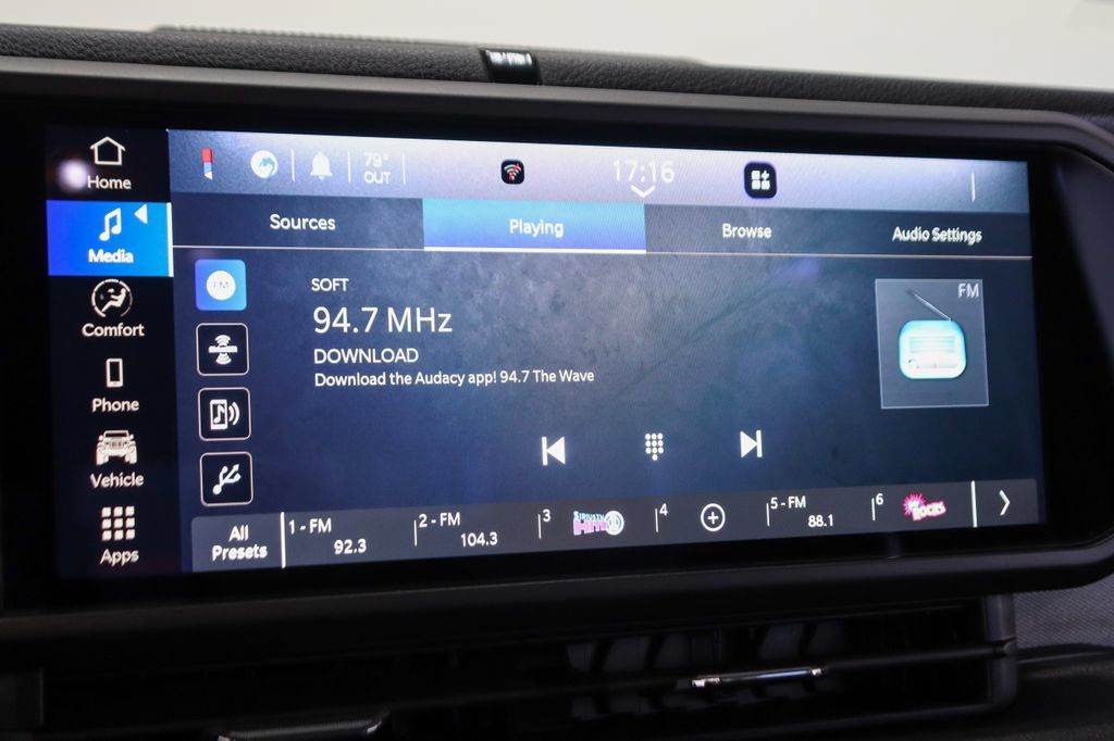 Used 2025 Jeep Gladiator Sport AWD/4WD image 25