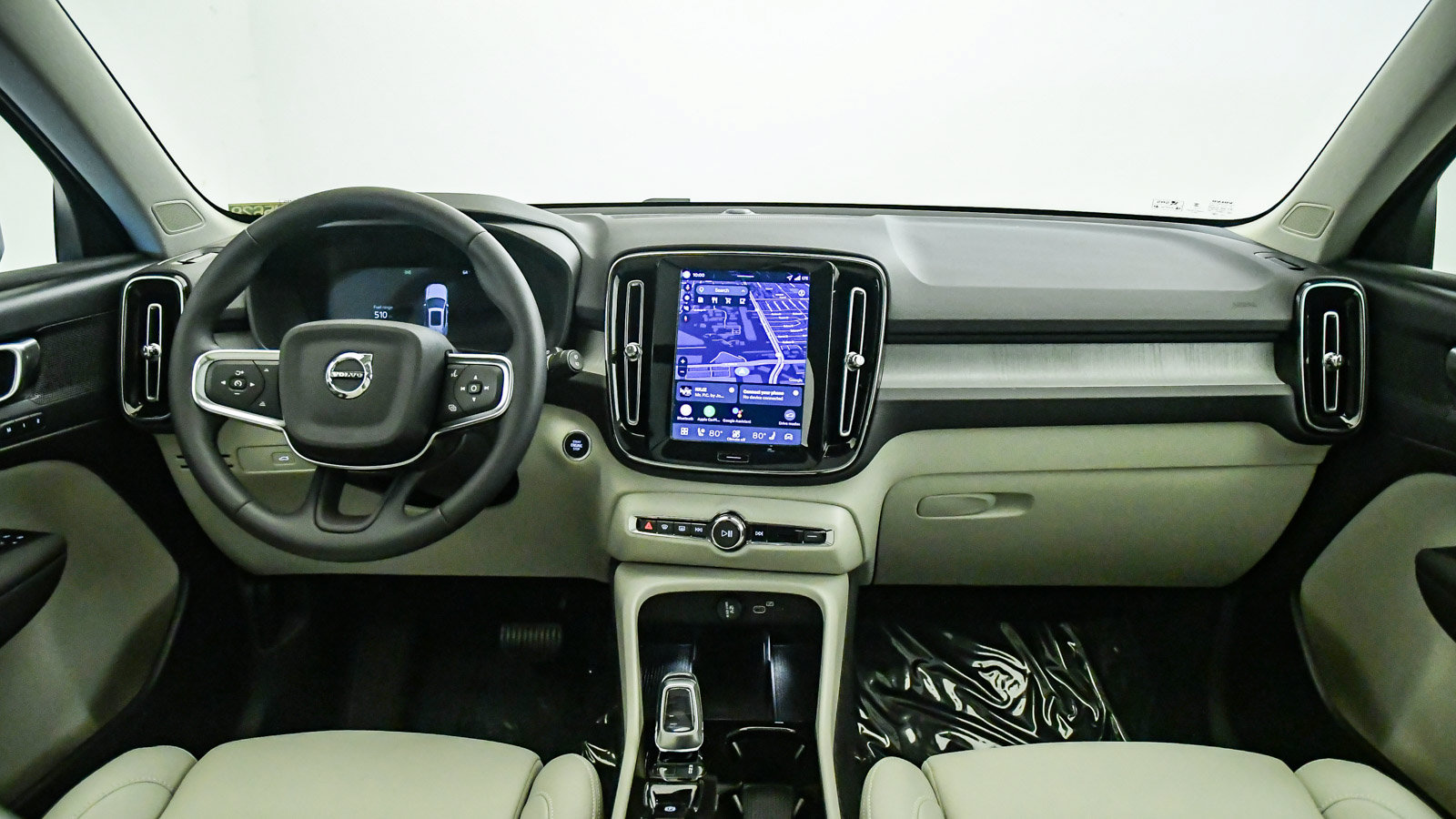 Certified 2026 Volvo XC40 B5 Plus w/ Protection Package Premier AWD/4WD image 15