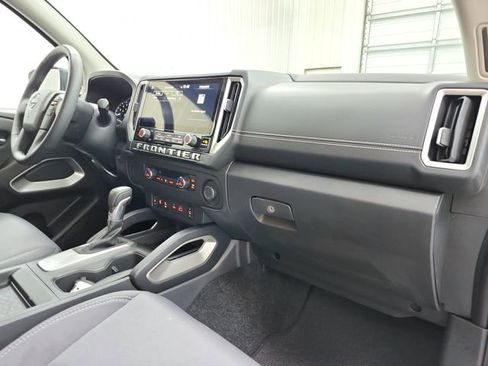 Used 2025 Nissan Frontier SV w/ SV Convenience Package image 38