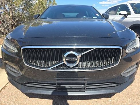 Used 2018 Volvo S90 T5 Momentum FWD image 2