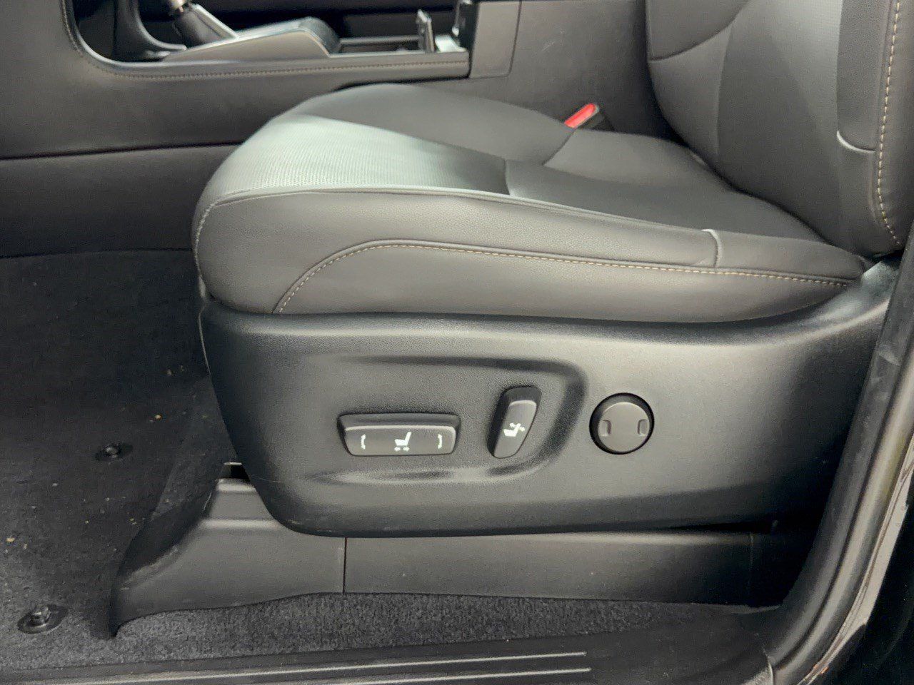 Certified 2023 Lexus GX 460 Premium AWD/4WD image 17