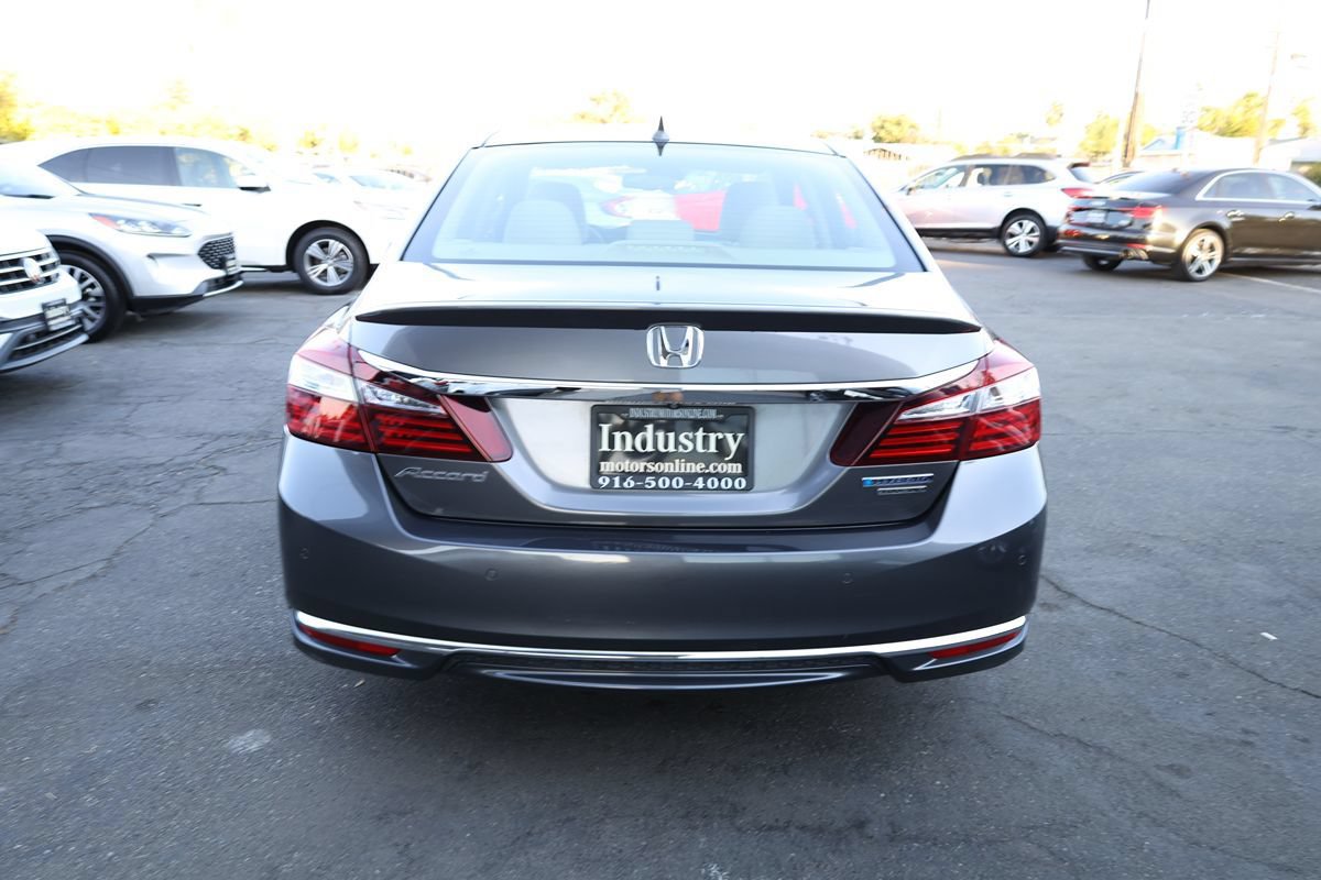 Used 2017 Honda Accord Touring image 5