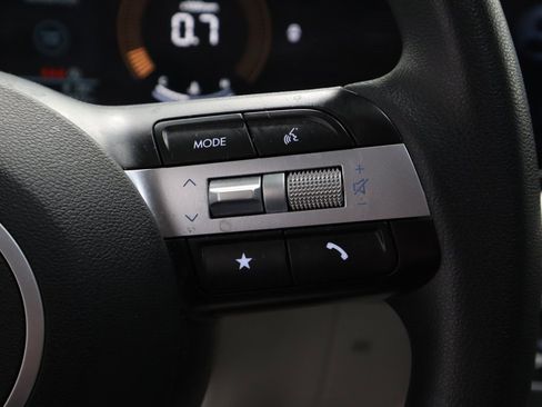 Certified 2025 Hyundai Tucson SE image 28