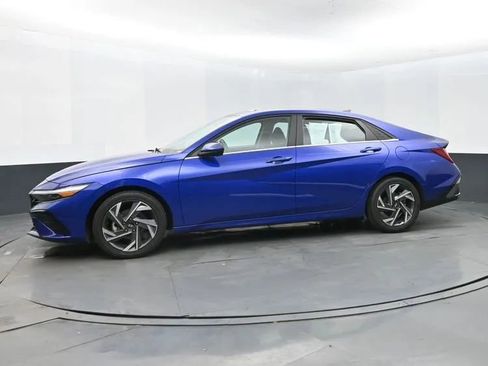 Used 2025 Hyundai Elantra SEL image 5