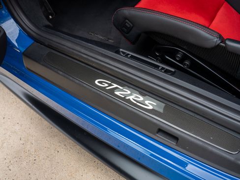 Used 2018 Porsche 911 GT2 RS image 11