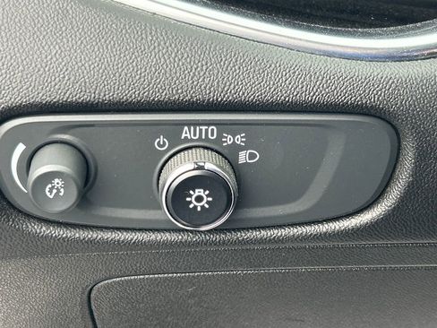 Used 2022 Chevrolet Malibu Premier FWD image 25