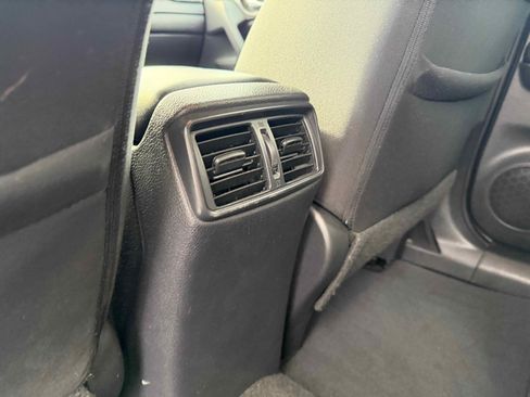 Used 2017 Nissan Rogue SV image 29