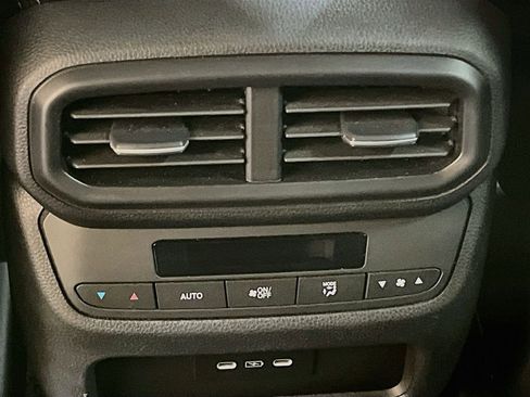 Used 2025 Honda Pilot Touring image 27