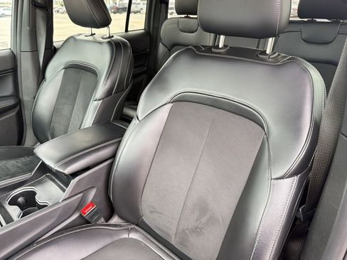 Used 2024 Jeep Grand Cherokee Altitude RWD image 19