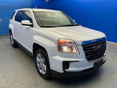 Used 2017 GMC Terrain SLE FWD image 2