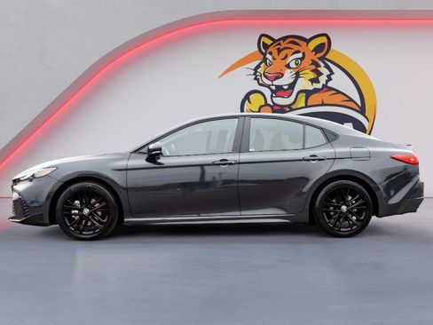 Used 2026 Toyota Camry SE image 8