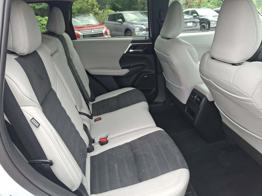 Used 2025 Mitsubishi Outlander SE AWD/4WD image 15