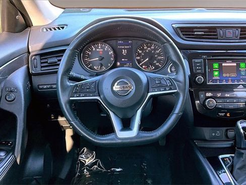 Used 2018 Nissan Rogue SV w/ Premium Package image 8