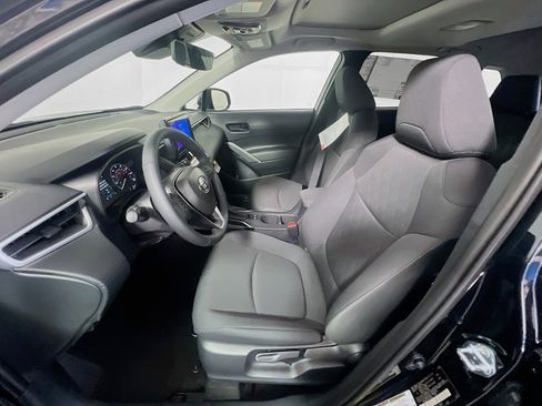 Used 2025 Toyota Corolla Cross LE image 14
