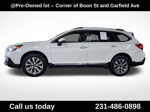 Used 2019 Subaru Outback 2.5i Touring AWD/4WD image 2