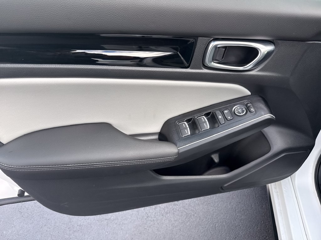 Used 2025 Honda Civic Sport Touring image 9