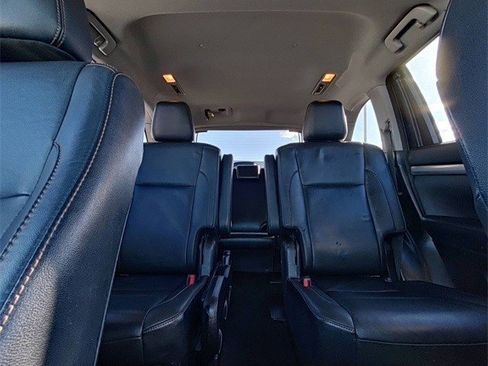 Used 2018 Toyota Highlander XLE image 29