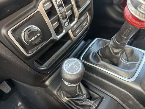 Used 2021 Jeep Wrangler Unlimited Sahara w/ Uconnect 4C Nav & Sound Group AWD/4WD image 33